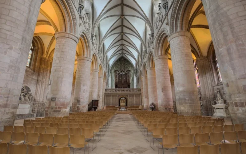 Abbaye Notre-Dame de Déols : 1100 ans d&rsquo;histoire racontee