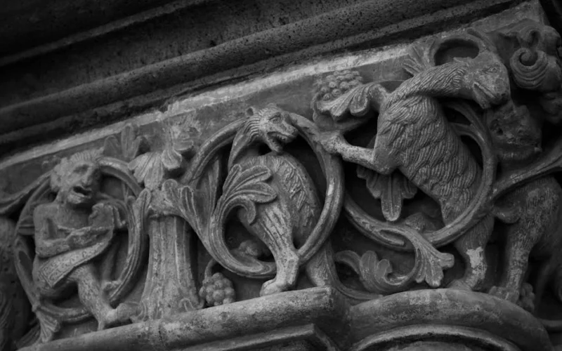 Les artisans qui sauvent le patrimoine medieval