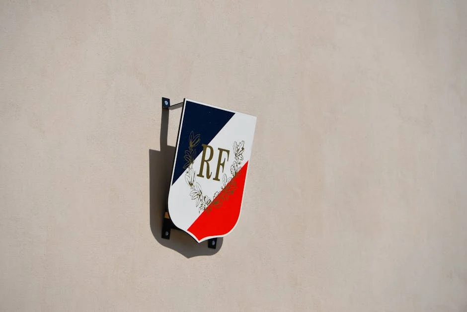 Signalétique patrimoine français sur un monument restauré