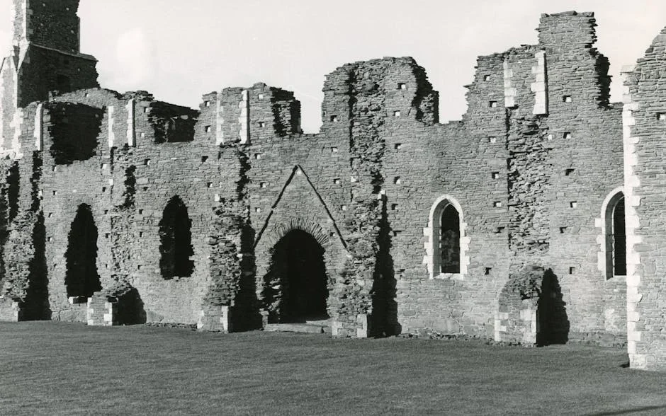 Légende noire de l'abbaye — ambiance fantomatique et brumeuse